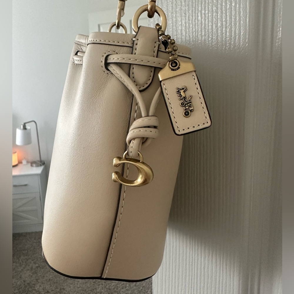 Coach bucket bag - Picture 4 of 6